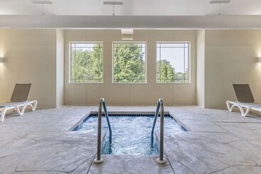 هتل Comfort Suites Lake Geneva East