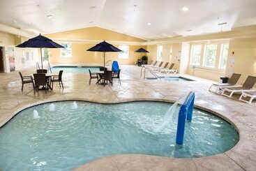 هتل Comfort Suites Lake Geneva East