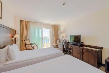 هتل Crowne Plaza Antalya, An Ihg