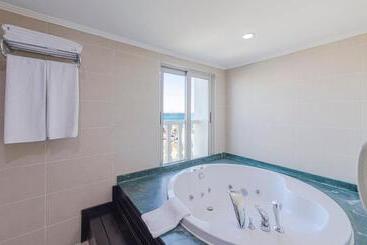 هتل Crowne Plaza Antalya, An Ihg