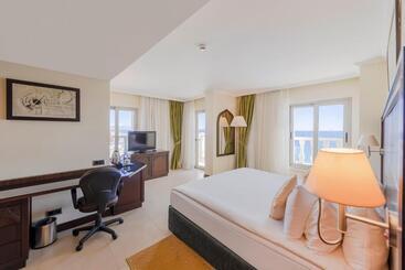 هتل Crowne Plaza Antalya, An Ihg