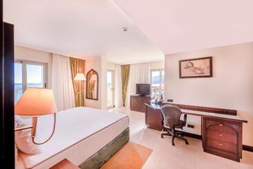 هتل Crowne Plaza Antalya, An Ihg