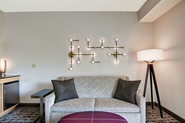 Doubletree By Hilton Hotel Baton Rouge