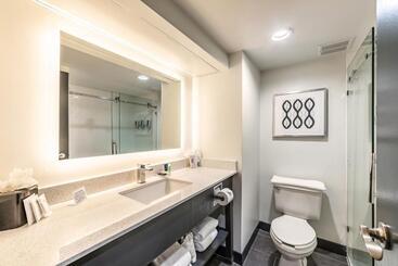 هتل Four Points By Sheraton Greensboro Airport