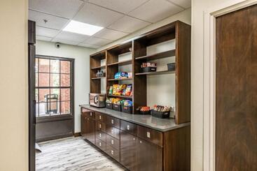 هتل Four Points By Sheraton Greensboro Airport