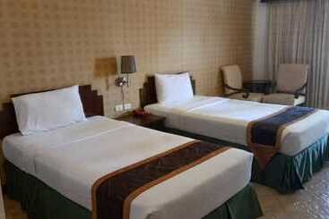 هتل Golden Pine Beach Resort