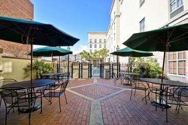 هتل Hampton Inn & Suites Savannah Historic District