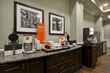 هتل Hampton Inn & Suites Savannah Historic District