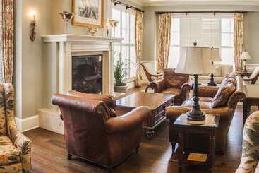 هتل Hampton Inn & Suites Savannah Historic District