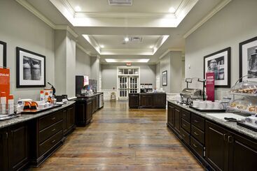 هتل Hampton Inn & Suites Savannah Historic District