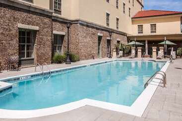 هتل Hampton Inn & Suites Savannah Historic District
