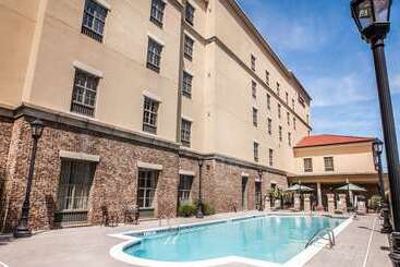هتل Hampton Inn & Suites Savannah Historic District