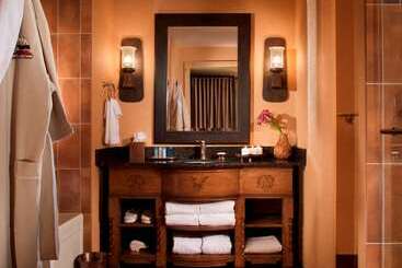 هتل Hilton Santa Fe Buffalo Thunder