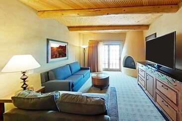 هتل Hilton Santa Fe Buffalo Thunder
