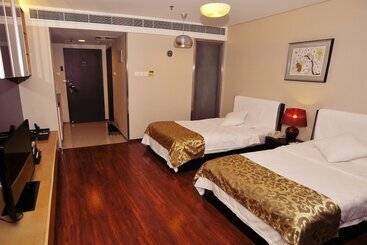 هتل Qingdao Housing International