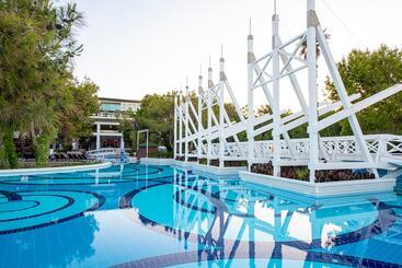 هتل Lykia World Antalya   All Inclusive
