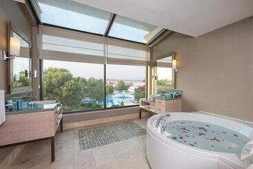 هتل Lykia World Antalya   All Inclusive
