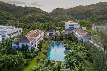 هتل Naithonburi Beach Resort