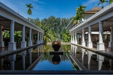 هتل Naithonburi Beach Resort