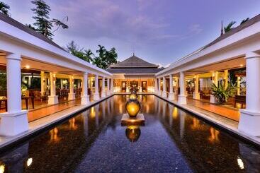 هتل Naithonburi Beach Resort