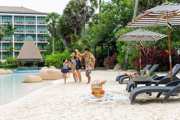 هتل Naithonburi Beach Resort
