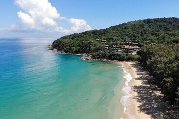 هتل Naithonburi Beach Resort