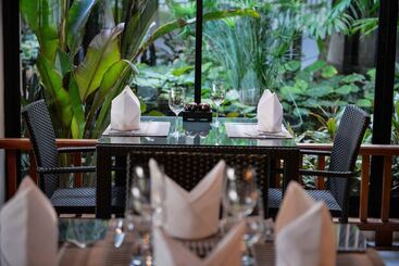 هتل Naithonburi Beach Resort