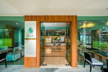 هتل Naithonburi Beach Resort