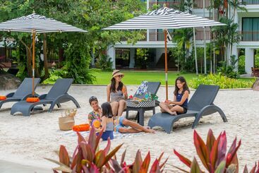 هتل Naithonburi Beach Resort