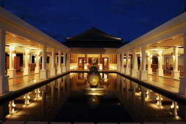 هتل Naithonburi Beach Resort