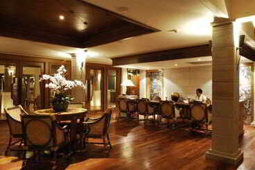 هتل Naithonburi Beach Resort