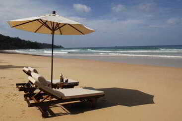 هتل Naithonburi Beach Resort