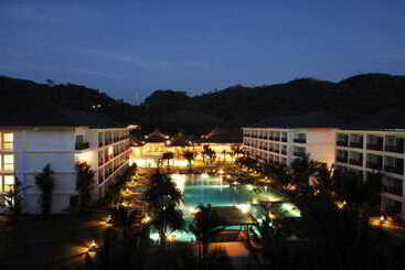 هتل Naithonburi Beach Resort