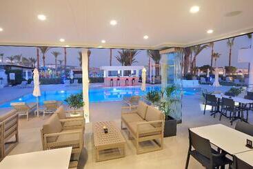 هتل Okeanos Beach Boutique