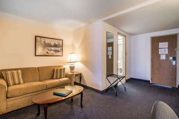 هتل Quality Inn & Suites Albany Airport