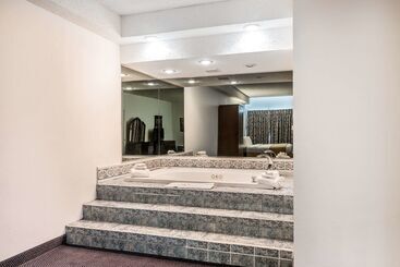 هتل Quality Inn & Suites Albany Airport