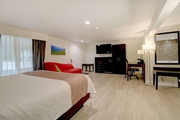 هتل Quality Inn & Suites