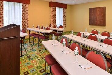 هتل Quality Suites