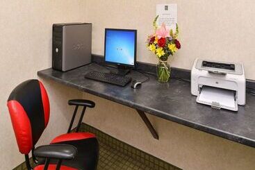 هتل Quality Suites