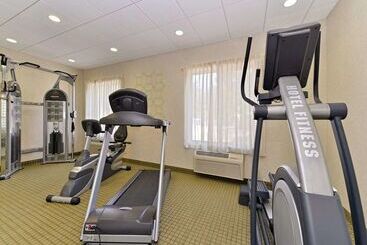 هتل Quality Suites