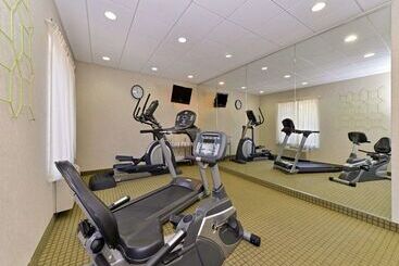 هتل Quality Suites