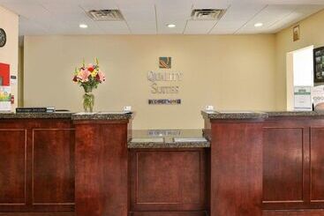 هتل Quality Suites