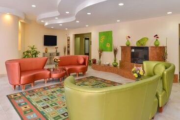 هتل Quality Suites
