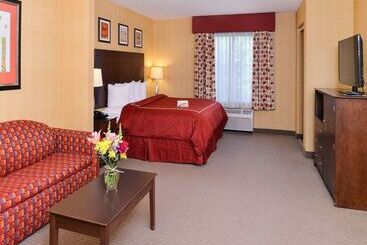 هتل Quality Suites