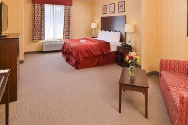 هتل Quality Suites