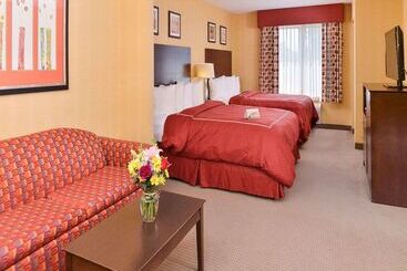 هتل Quality Suites