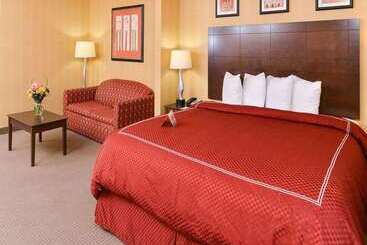 هتل Quality Suites