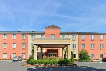 هتل Quality Suites
