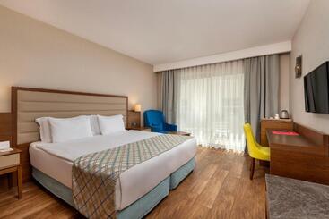 هتل Ramada Plaza Antalya