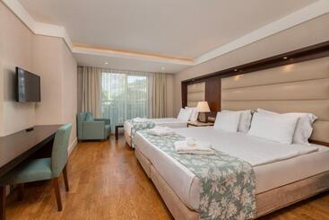 هتل Ramada Plaza Antalya